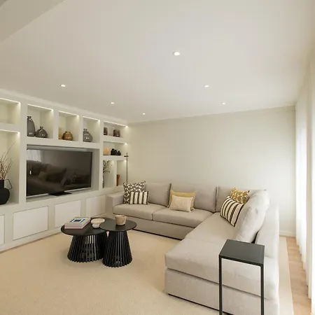 Superb 3 Bed Aprt In The Heart Of Monte Διαμέρισμα Εστορίλ